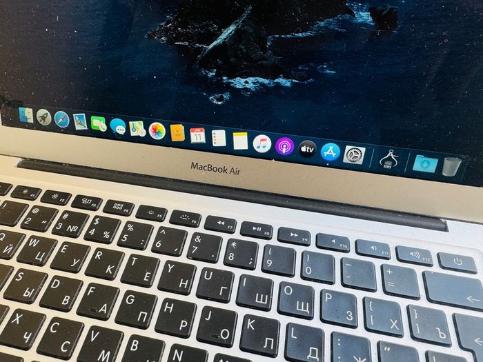 MacBook Air working perfect charger included.