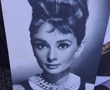 Vintage/Retro large Canvas Prints Marilyn & Audrey