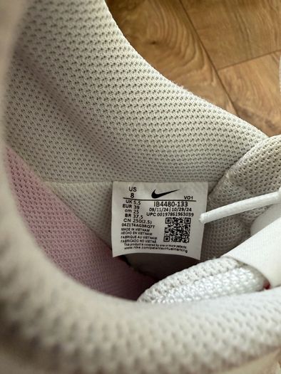 Nike Trainers White and Pink