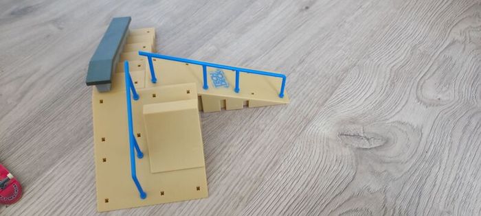 Tech Deck finger skateboard set in perfect condition