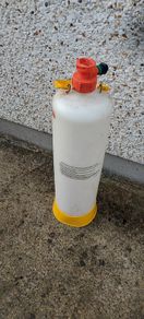 cleaning line bottle for kegs,,cleaning and flushing out pipe lines , ,sold as is ,buyer collects thank you.