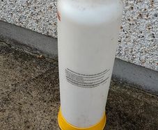 cleaning line bottle for kegs,,cleaning and flushing out pipe lines , ,sold as is ,buyer collects thank you.