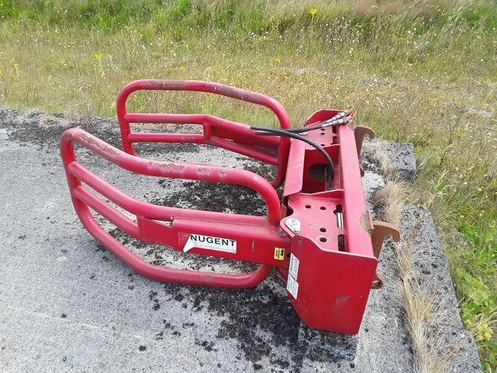 Nugent soft hands bale lifter