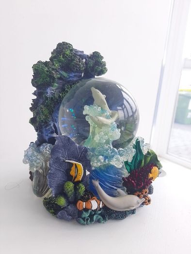 Seaworld Dolphin Globe