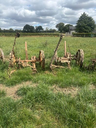 Antique farm machinery: 10 machines