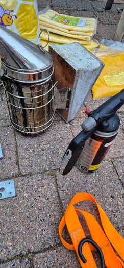 4 Beehives & Bees with ALL equipment