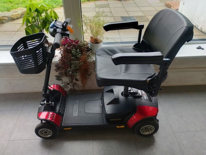 Pride Go-Go Elite Traveller 4-Wheel Mobility Scooter 2022 New Batteries