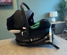 CYBEX aton b2 isize and base (car seat)