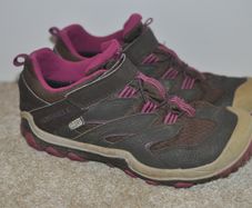 MERRELL waterproof outdoor shoes girls trainers size EUR 35, UK 3