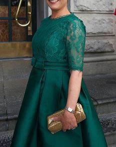 BNWOT SO AMAZING emerald dress size 10