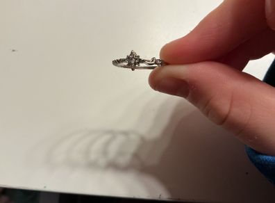 Silver tone star design ring