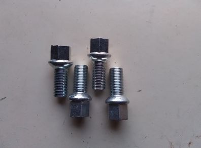 4.VW Alloy Wheel Studs.