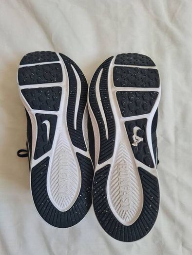 nike star runner 2.0 Size 4 eu 36.5 black/white In like new condition