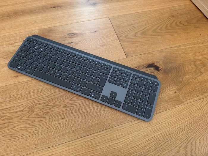Logitech MX Keys Full size excellent condition