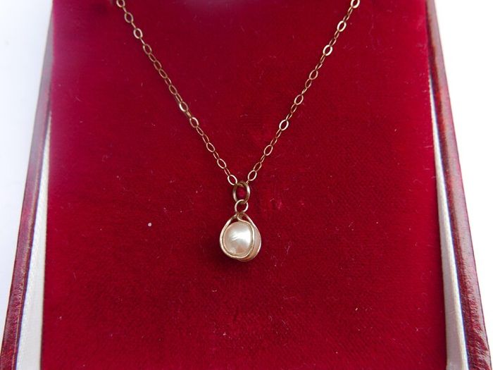 Vintage 9Ct Gold  Necklace With Real Pearl Pendant length 19,8" - 0,75g