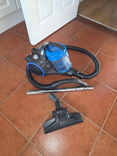 Vacuum cleaner 700W