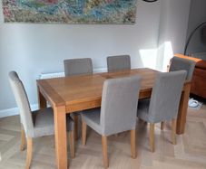 Beautiful Dining table and 6 Chairs