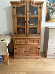 dresser/ Cabinet