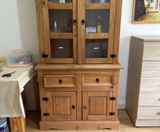 dresser/ Cabinet