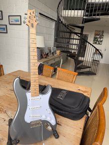 PRS (USA) Silver Sky Strat