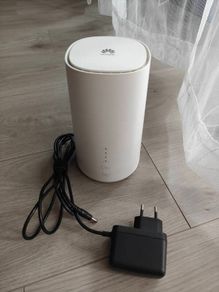 Huawei B528s-23a Unlocked 4G LTE Wi-Fi Router