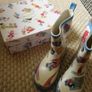 Boys vintage style rainy day Wellington boots Image 2