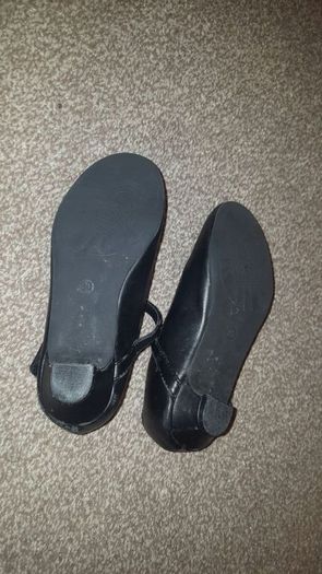 Girls black shoes UK11