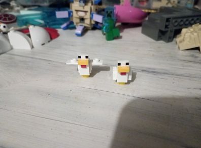 Lego minifigure Minecraft chicken 2 pieces