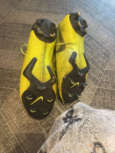 football size 8.5