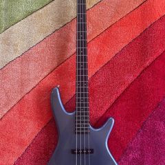 ibanez bass guitar GSR180