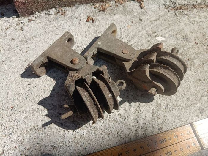 pair of double pulleys