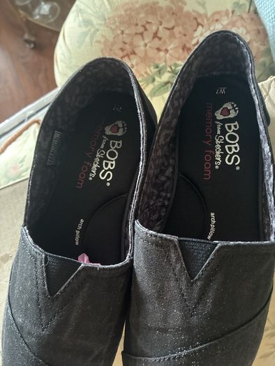 Sketchers Bobs Canvas Slip ons Size 4