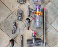 Dyson V15 sv22 with extra battery