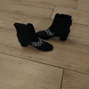 Ladies boots