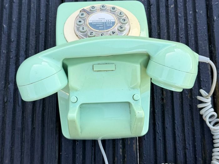 vintage collectable turquoise???? phone