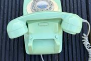 vintage collectable turquoise???? phone