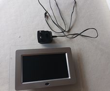 Digital picture frame