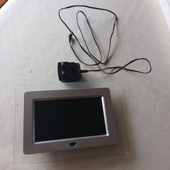 Digital picture frame