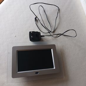 Digital picture frame