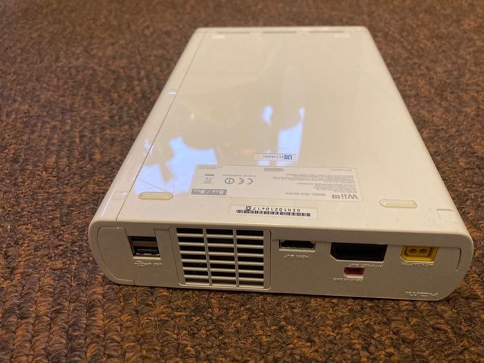Nintendo Wii U WiiU Console 8GB WHITE [Collection Or Postage]