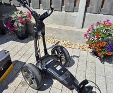 Powakaddy FX7 GPS trolley