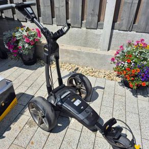 Powakaddy FX7 GPS trolley