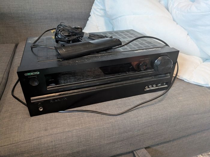 Onkyo AV receiver HT-R558 (faulty)