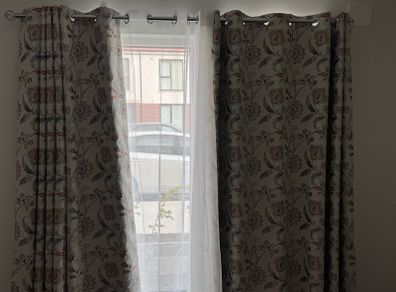 Full set of curtains, net curtains and curtain rods.