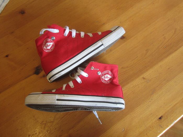 Lee Cooper   red size 2