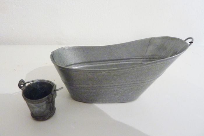 Vintage dolls house tin bath and bucket