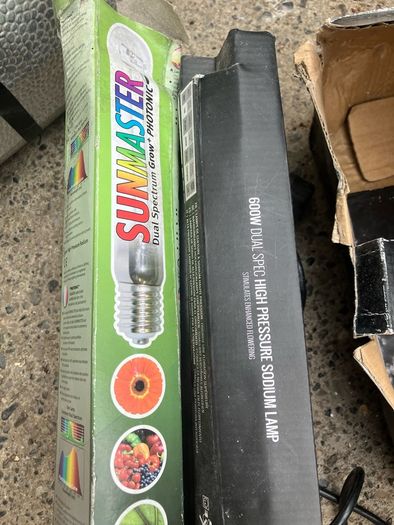 grow light with 2 bulbs