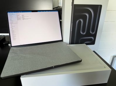 MacBook Pro 14" M3 Pro | 18GB RAM | 512GB | BRAND NEW Case, Keyboard & Battery (1 Cycle)