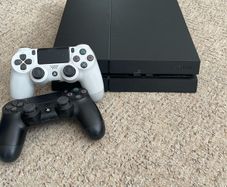 PlayStation 4 1tb + 16 games