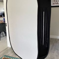 High glow backlit background soft box and 2 Neewer strobes